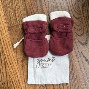 Goumi kids knit mitts in Hot cocoa color